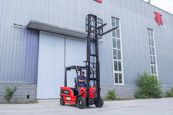 HW3T Electric Forklift